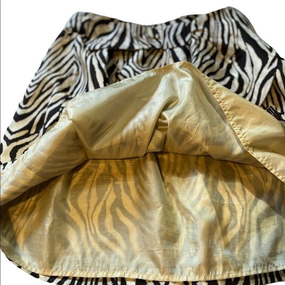 aryn K All Silk Print Skirt Sz L  Black and Cream - Picture 4 of 6